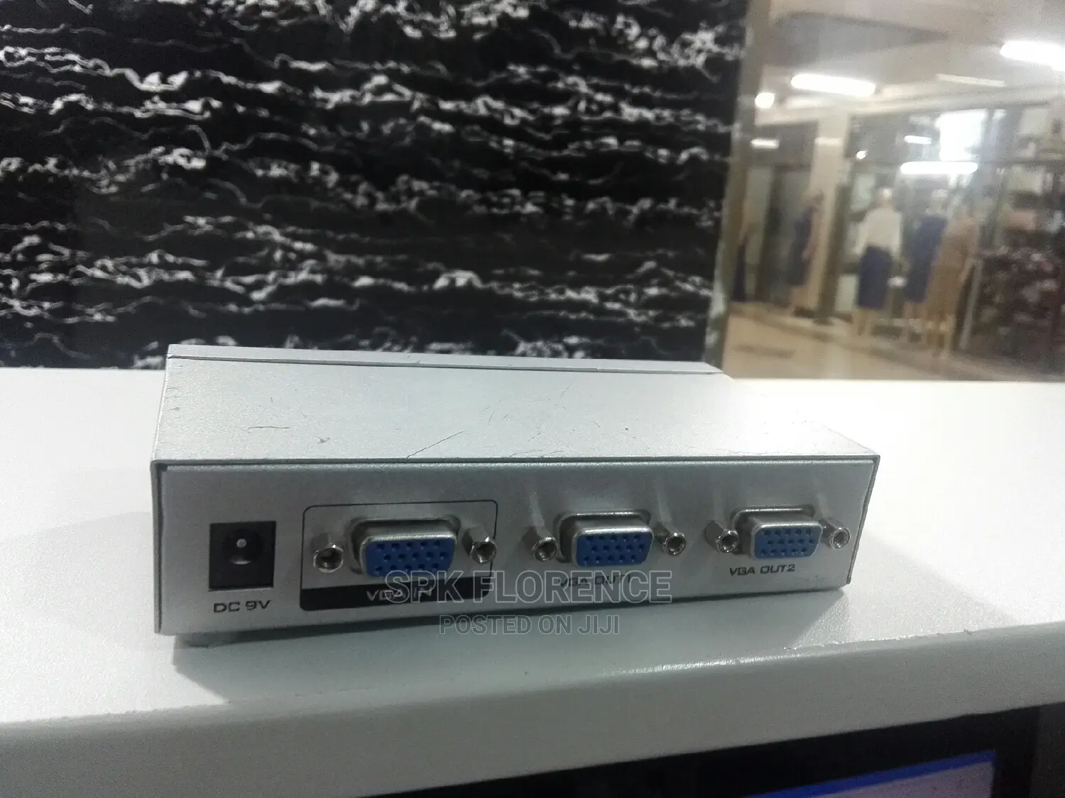 MT- Viki 2 Port VGA Splitter