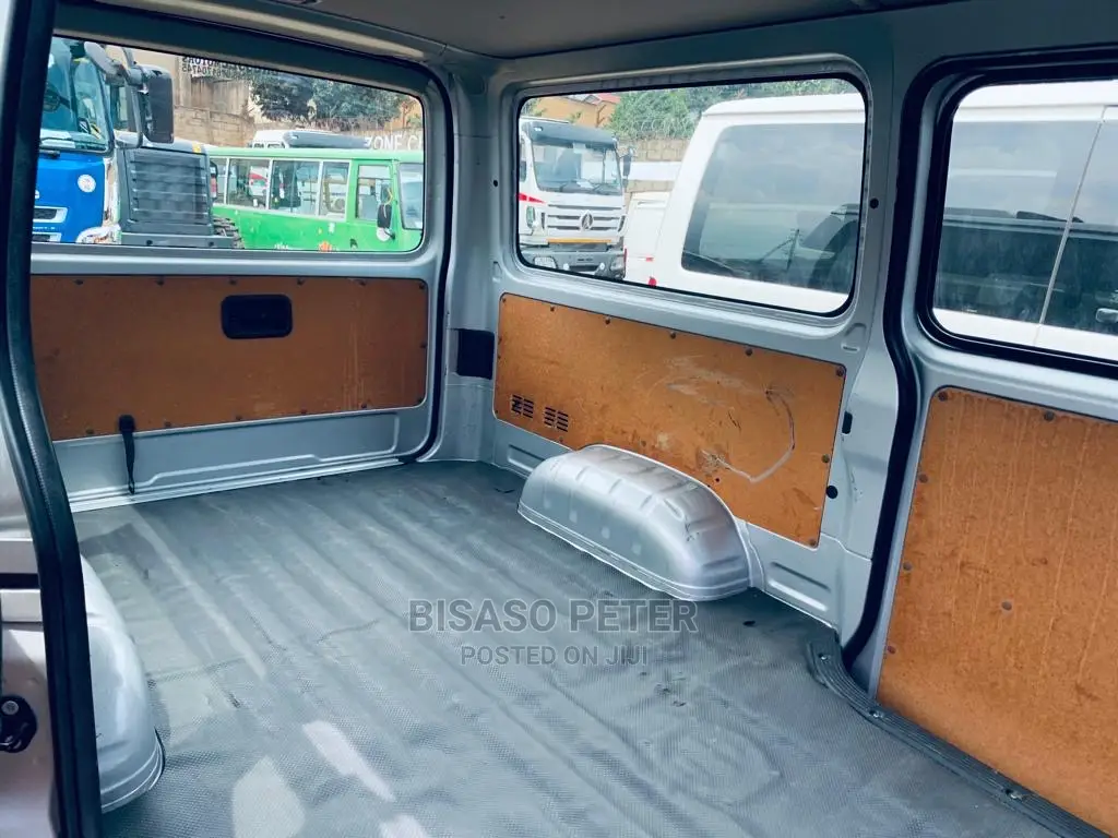 Toyota HiAce 2014 Silver