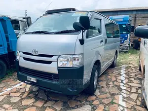 Toyota HiAce 2014 Silver