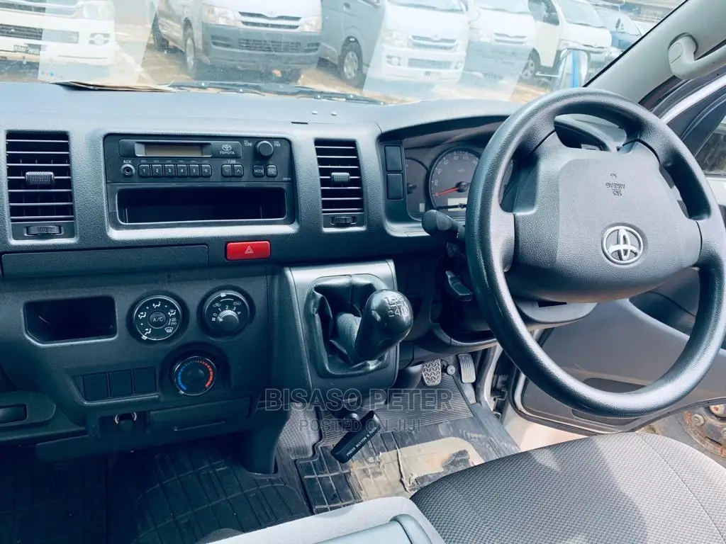 Toyota HiAce 2014 Silver