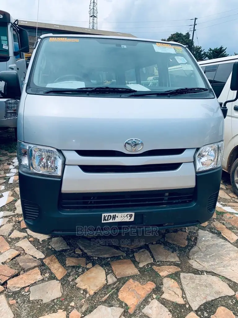 Toyota HiAce 2014 Silver