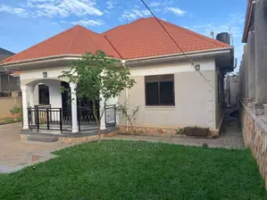 3bdrm House in Nsanji Manja, Division a for Sale