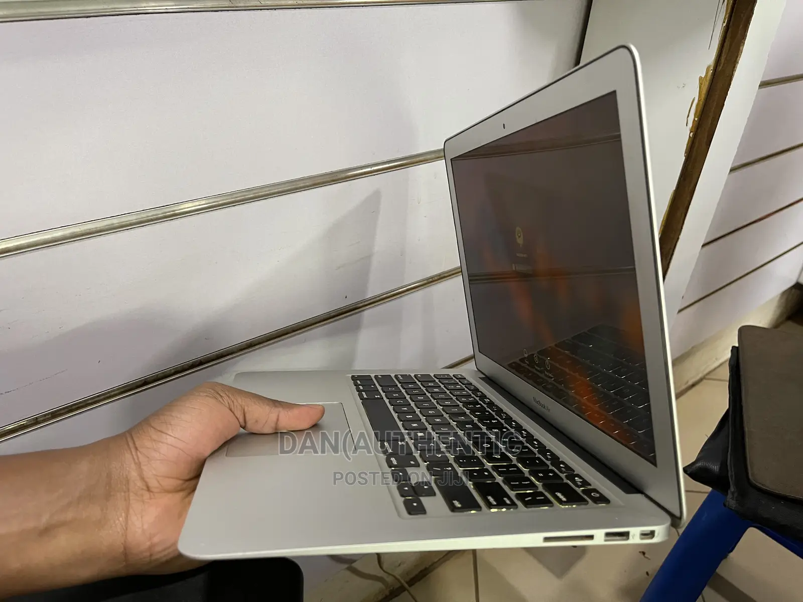 Laptop Apple MacBook Air 4GB Intel Core I5 SSD 128GB