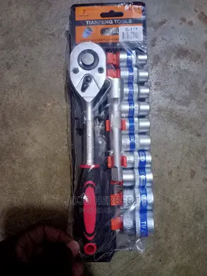 Ratchet Handle and Socket 12 Pieces