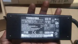 Toshiba 19v 3.9a Adapter