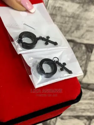 Men’S Black Clippers Available With a Cross