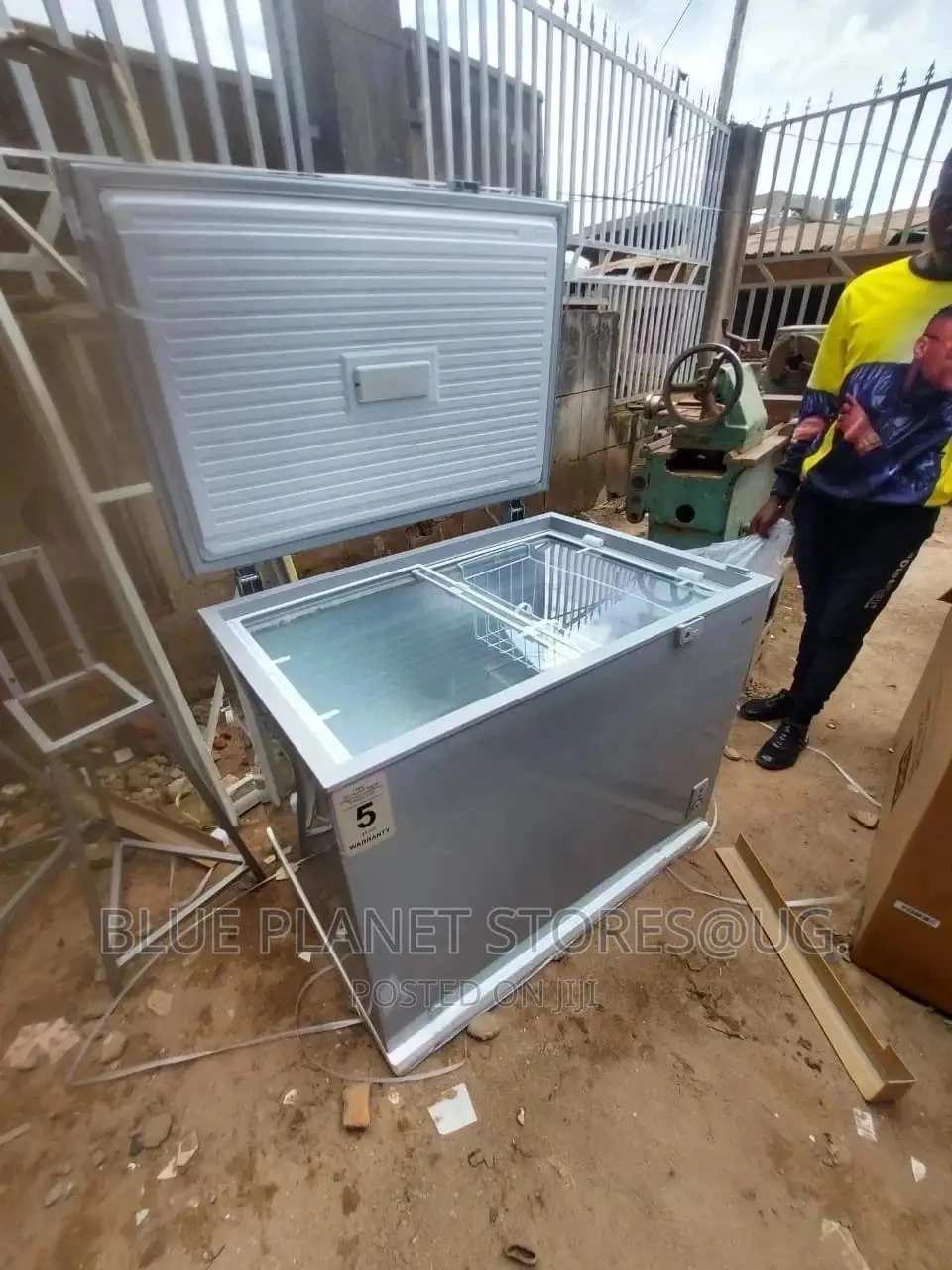 Chiq 380litres Chest/Deep Freezers || Ccf380dwk3