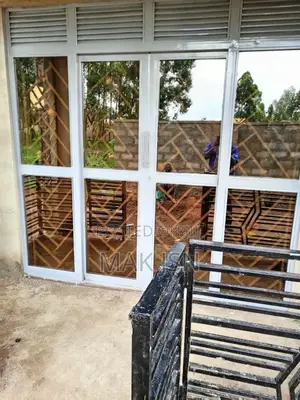 Window Glass Cutting and Fitting