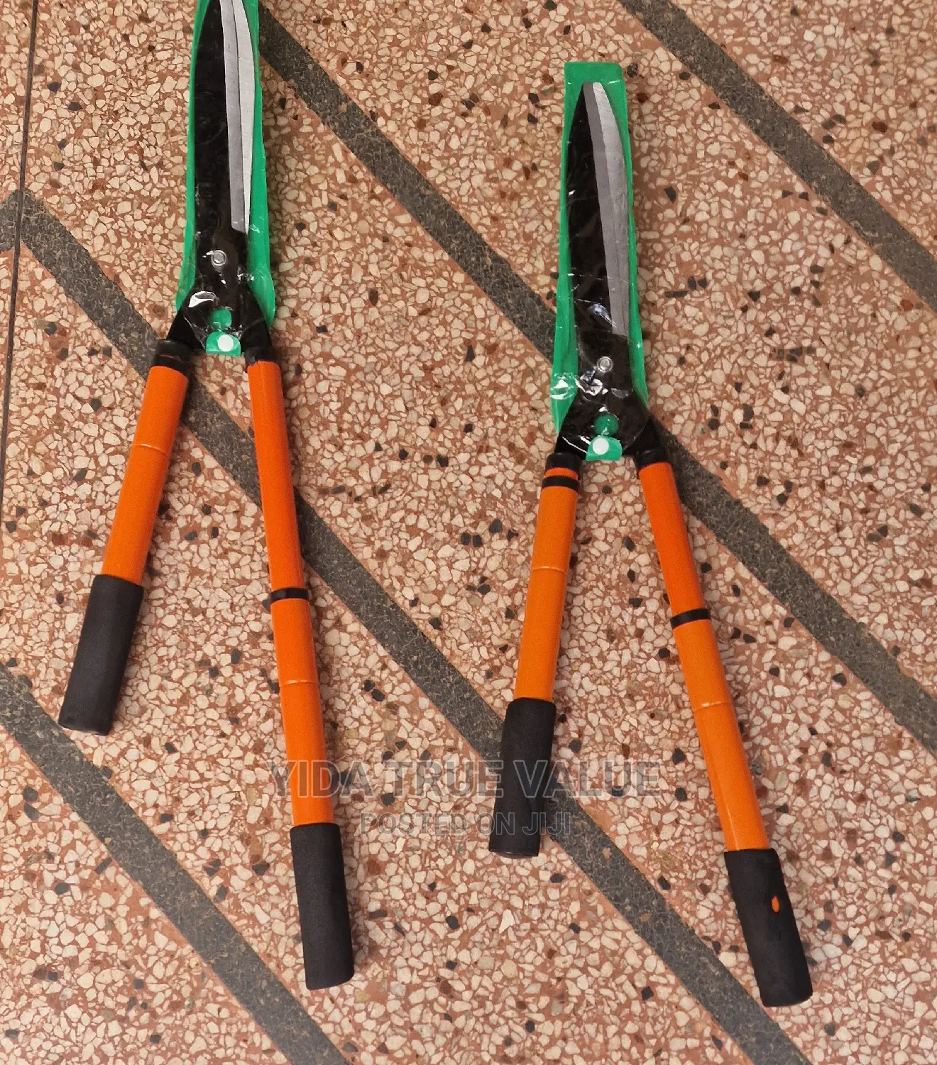 Bush Scissor