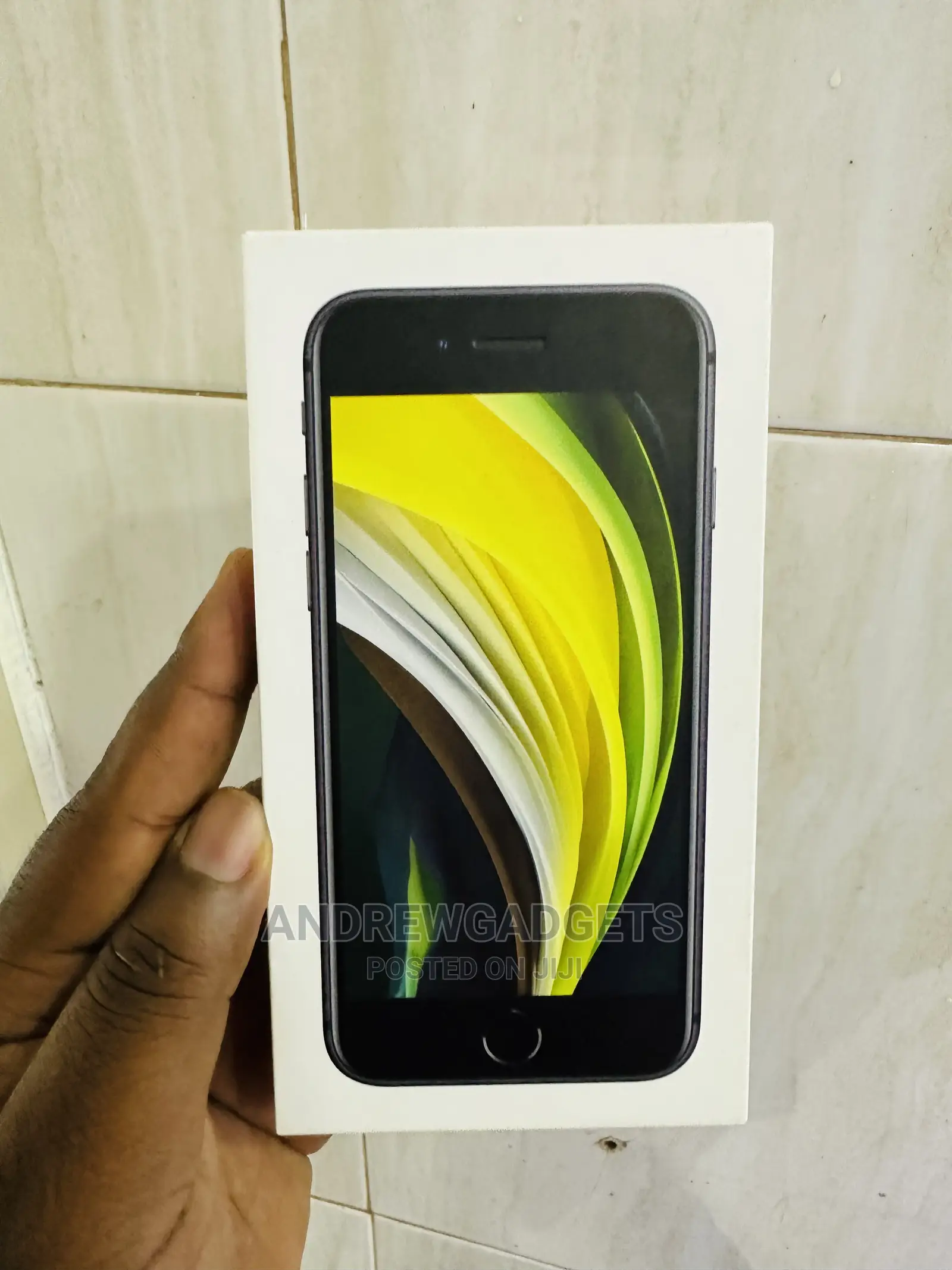 New Apple iPhone SE (2020) 128 GB Black