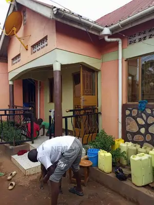 3bdrm House in Salaama Munyonyo Rd, Central Division for Sale