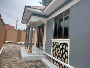 3bdrm House in Mpererwe Kabaganda, Central Division for Sale