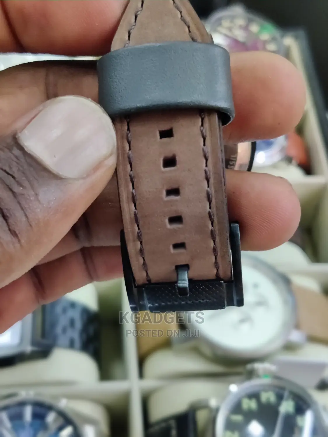 Round Fossil Leather