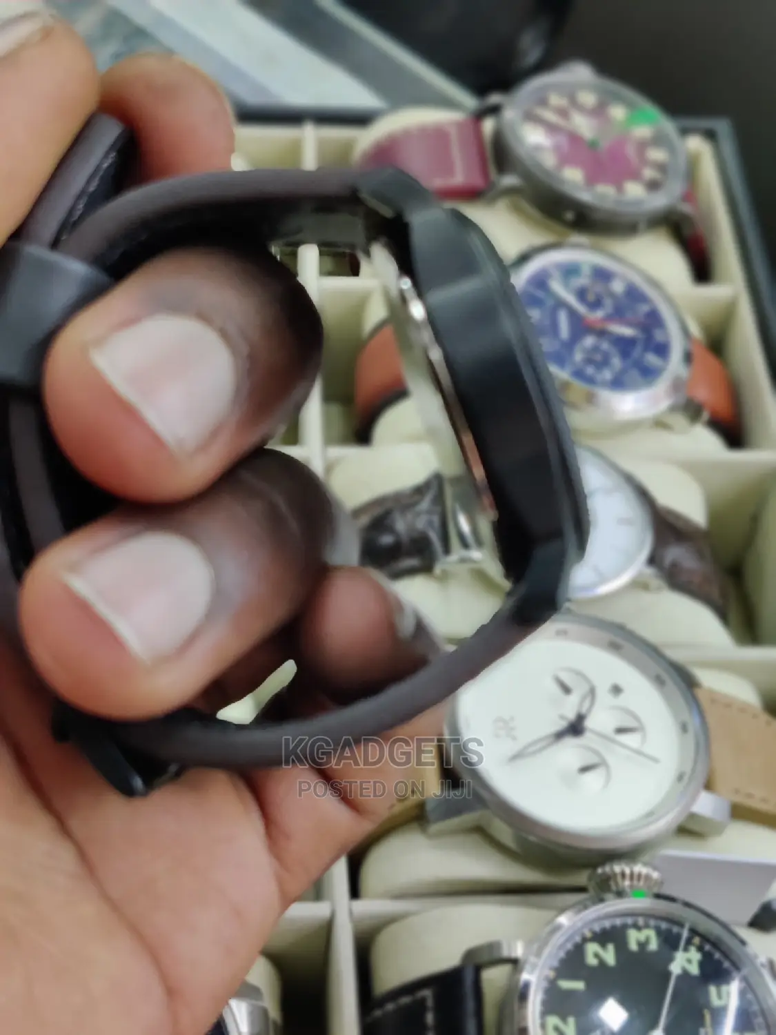 Round Fossil Leather