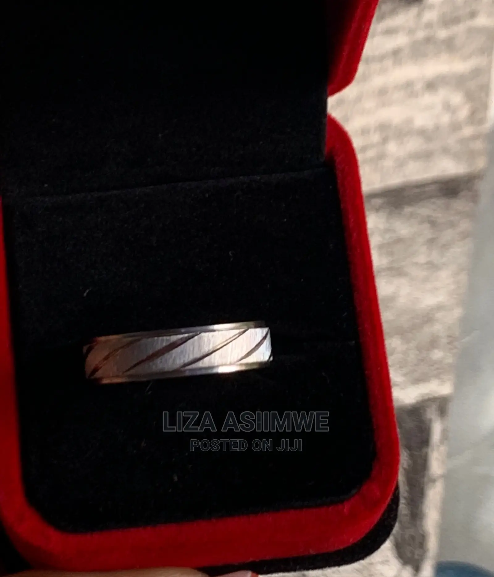 Wedding Rings Available With a Ring Box and at a Good Price