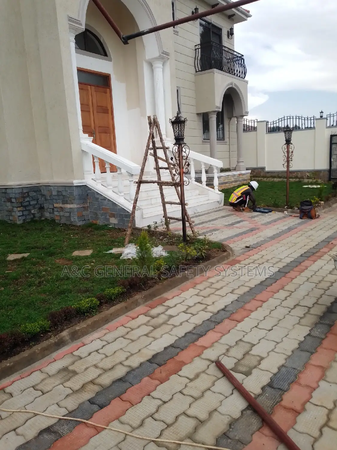 Garden Lights for Your Compound
