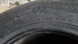 265/70r15 Onyx Tire
