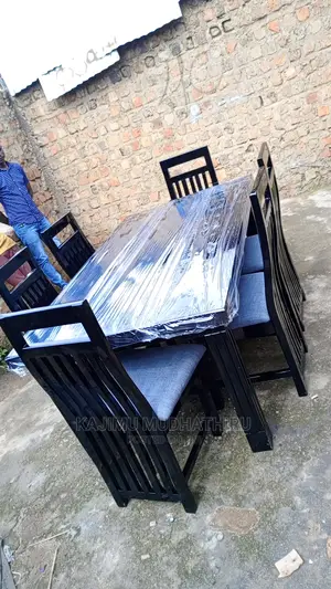 Dinning Table 6seaters.