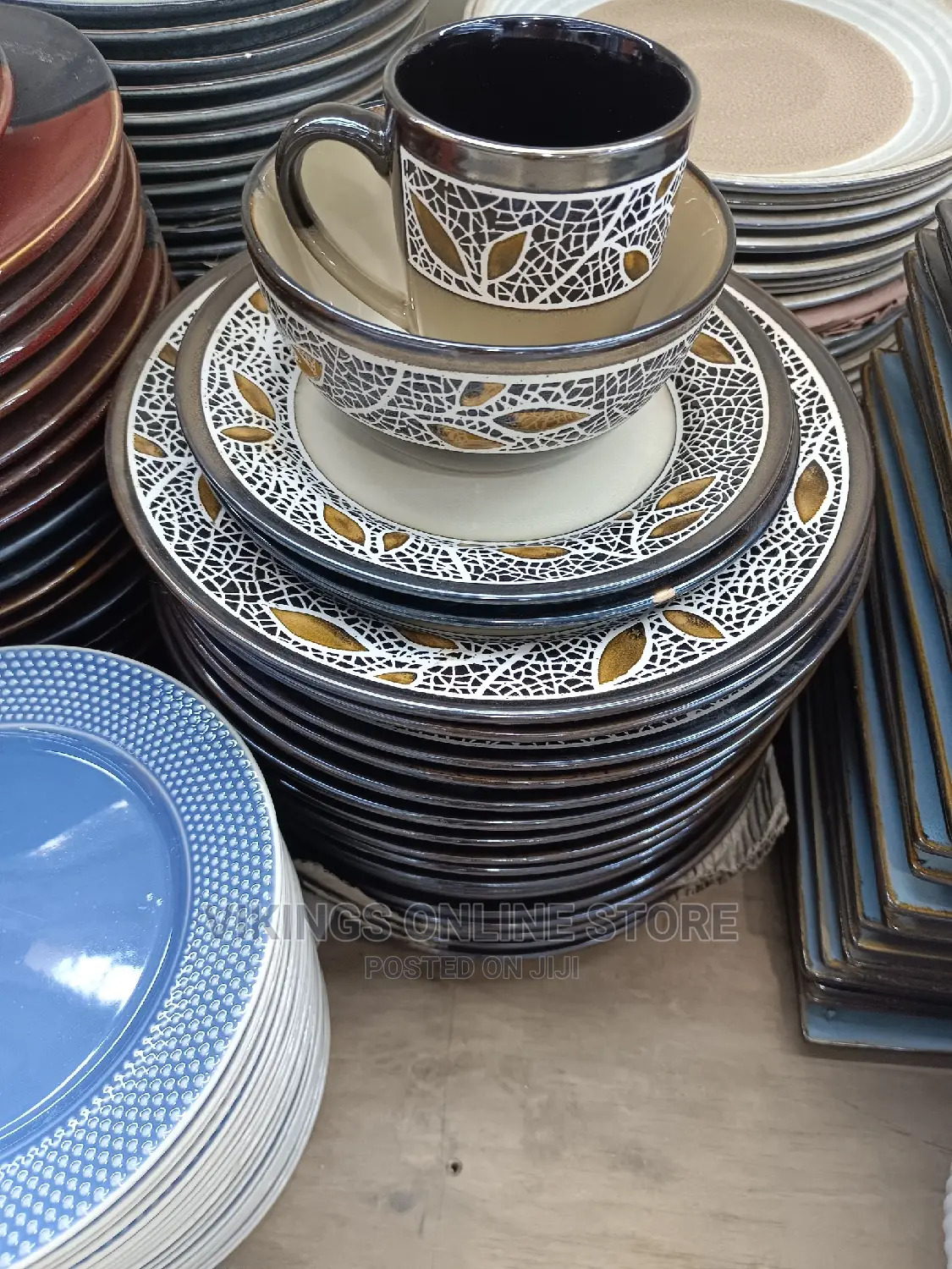 48 Pcs Ceramic Dinner Set.Cups, Bowl,Plates, Saucers.