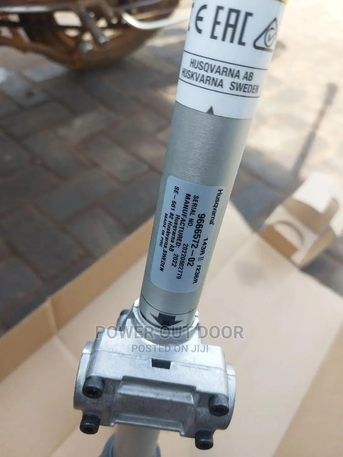 Husqvarnar 143r2 Trimmer/ Grass Cutter