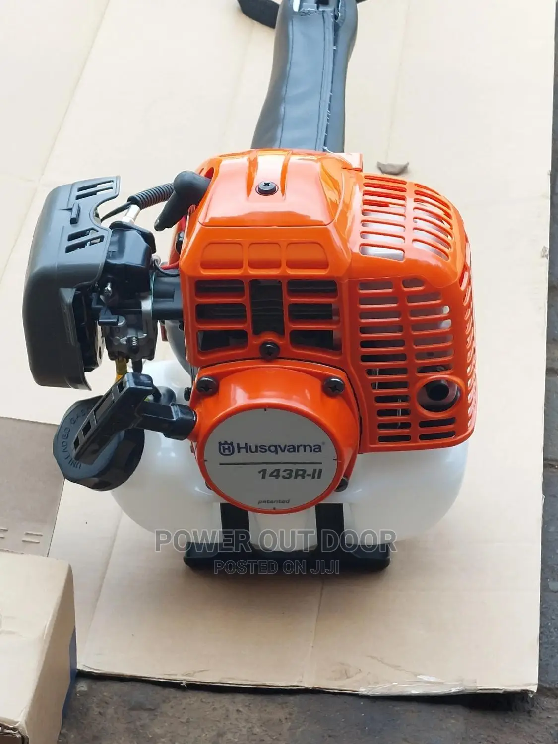 Husqvarnar 143r2 Trimmer/ Grass Cutter