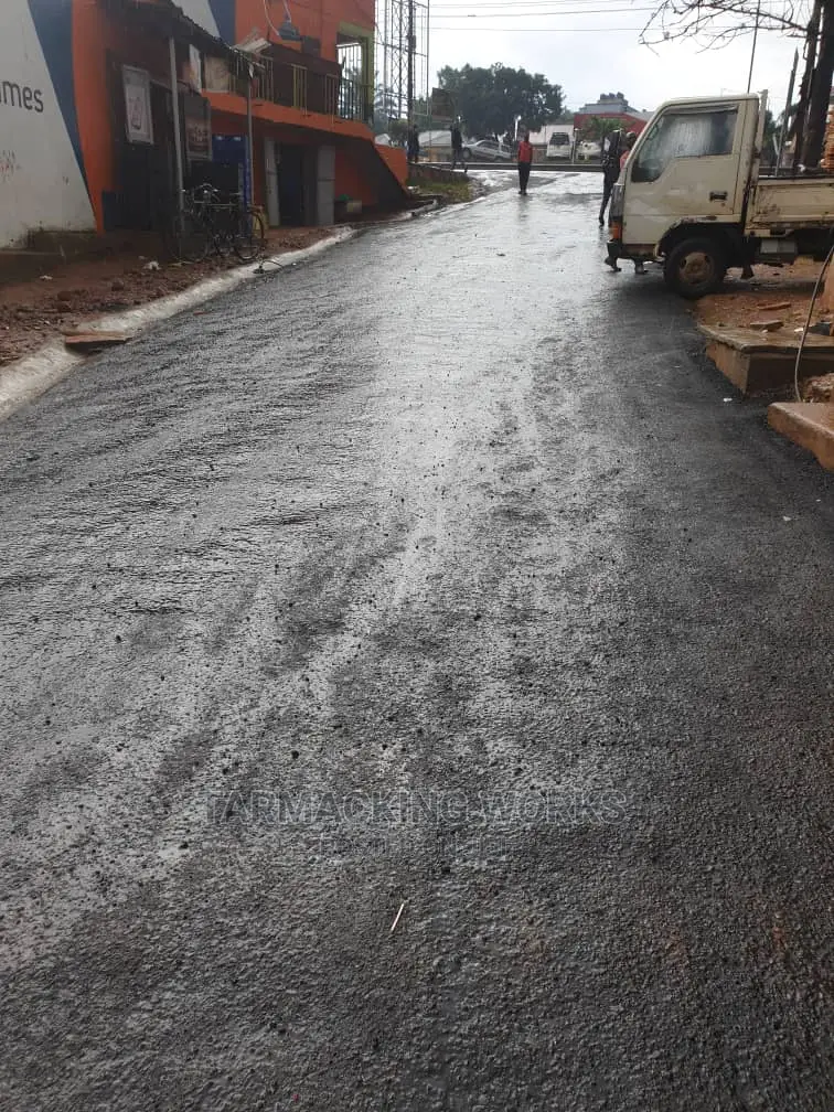 Compound Tarmacking
