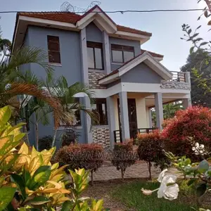 4bdrm Block of Flats in Nkumba Heights, Central Division for Sale