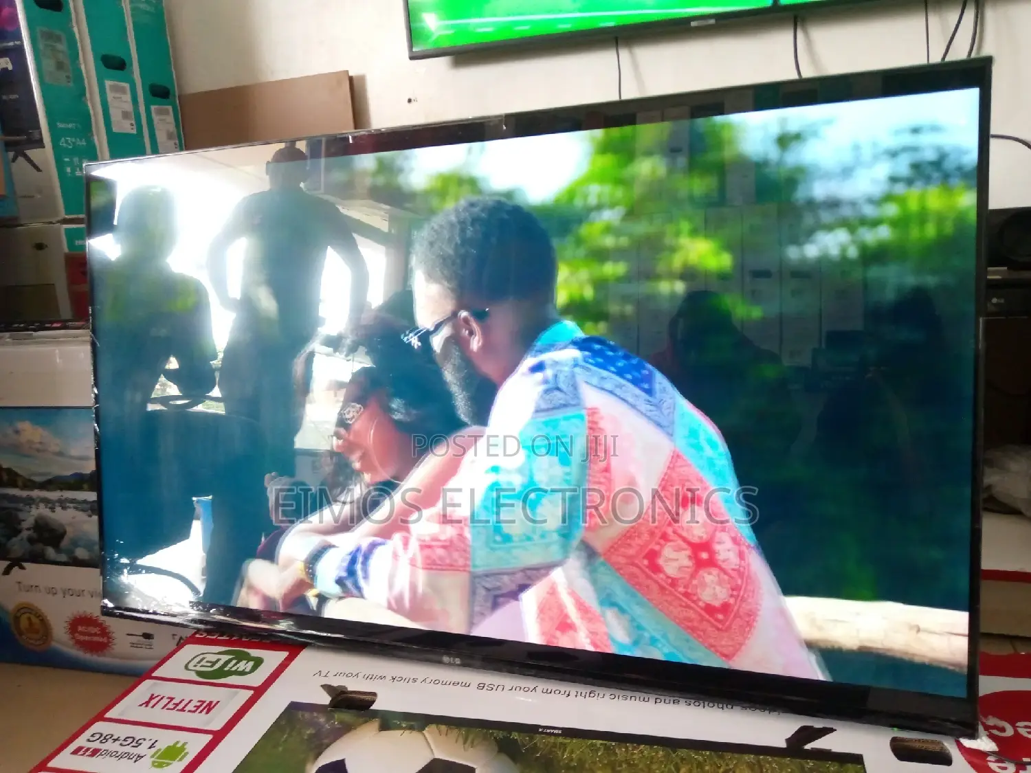 60" LED LG Smart TVS