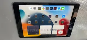Apple iPad 9.7 32 GB Gray