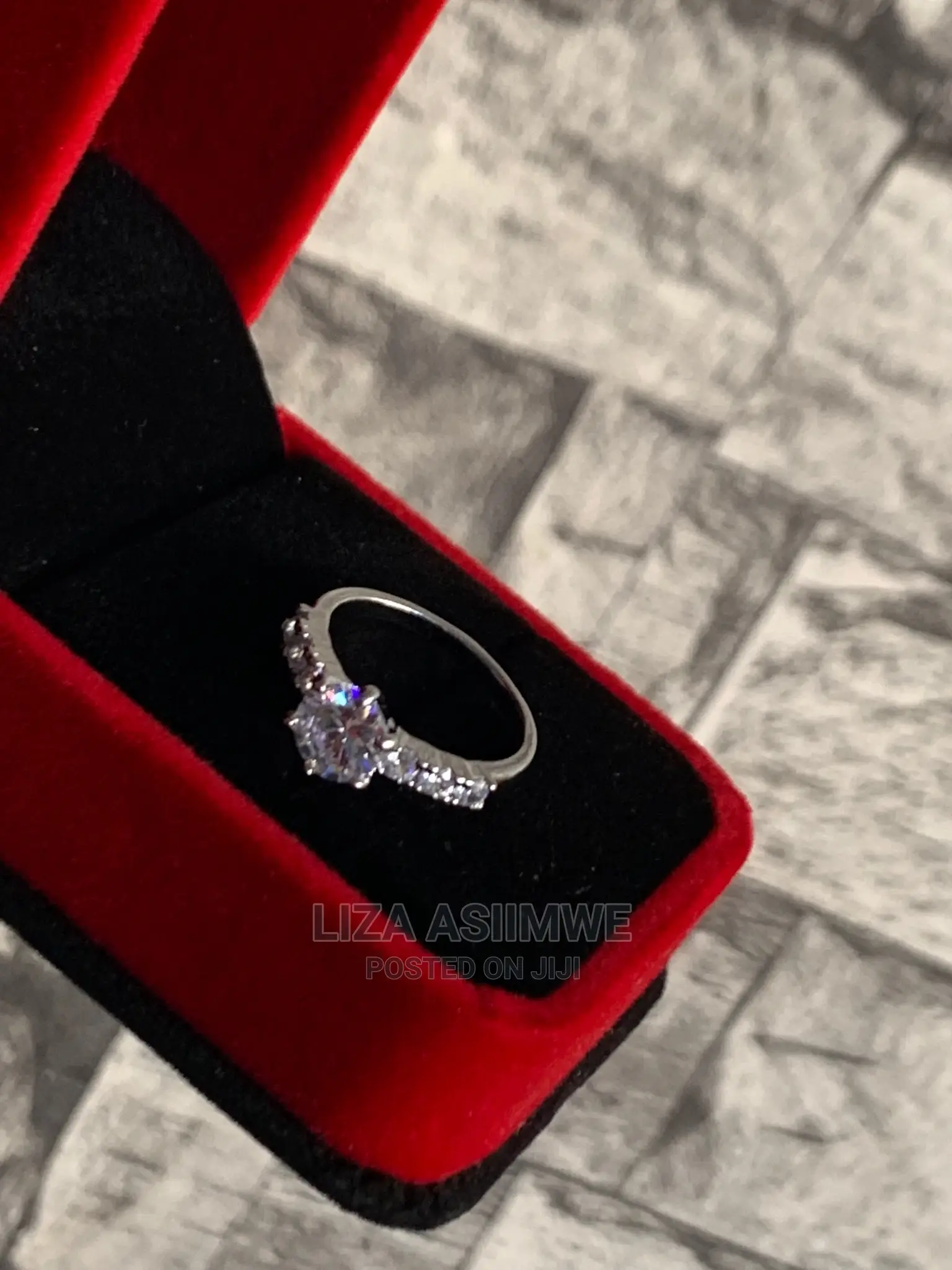 Engagement Rings Available With a Ring Box