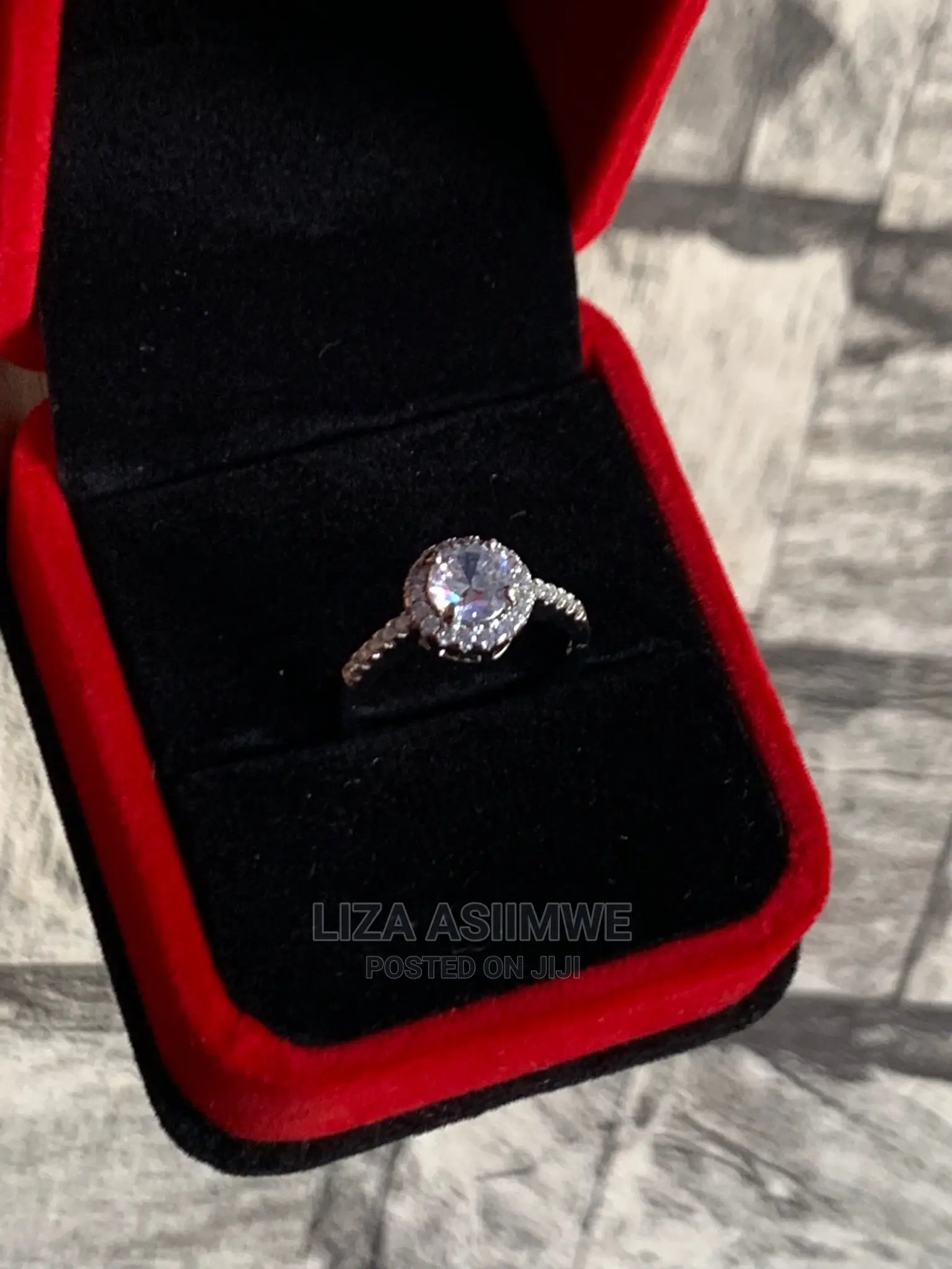 Engagement Rings Available With a Ring Box