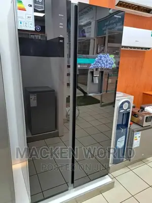 Hisense 750l Side by Side Glass Mirror Fridge Black + Water Dispenser