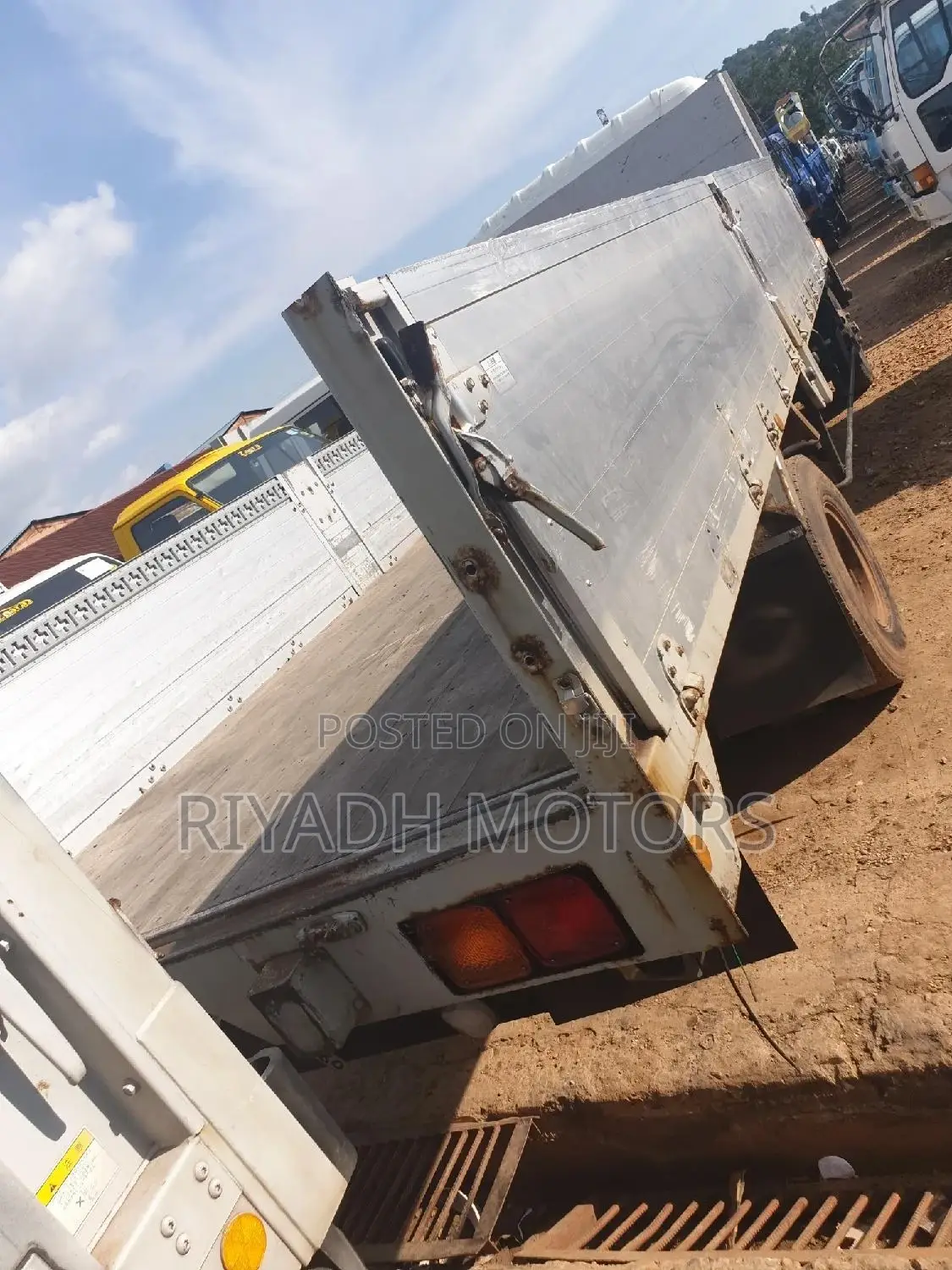 Fuso 6tyres