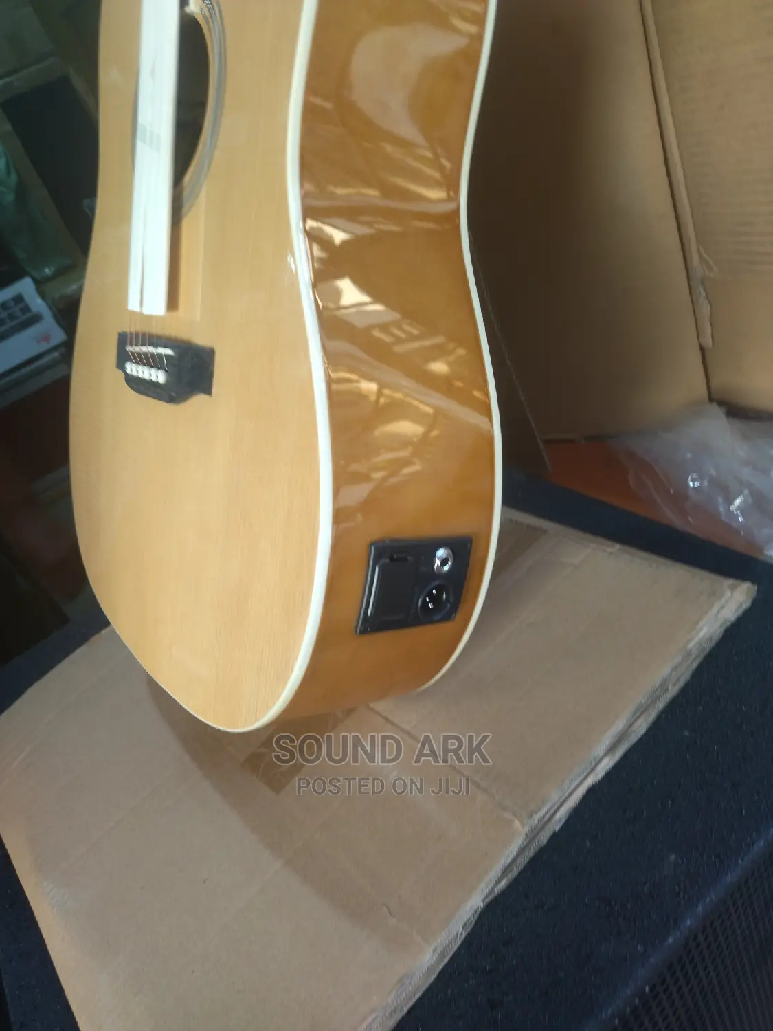 Yamaha Acoustic Guitar Powered