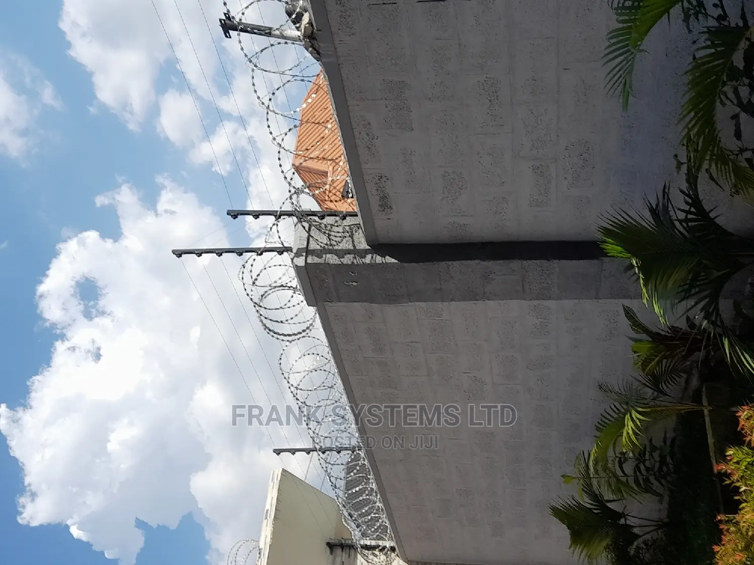 Electric Fencing System With Razor Wire 
