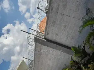 Electric Fencing System With Razor Wire 