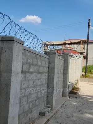 Electric Fencing System With Razor Wire 