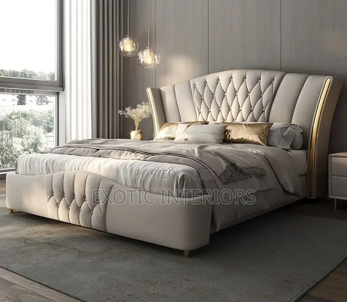 Bed/Light Gray Upholstered Tuffted Kingbed Call