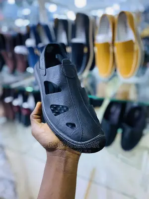 Classic Men’S Open Shoes