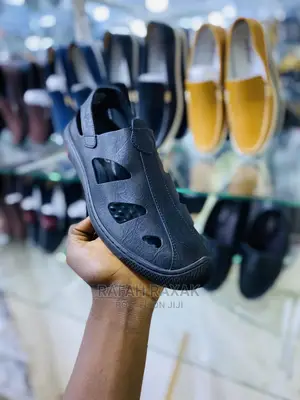 Classic Men’S Open Shoes