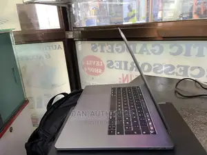 Laptop Apple MacBook 2018 16GB Intel Core I7 SSD 512GB