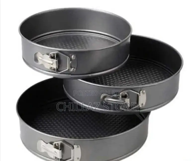 3 Rounded Cake Pans