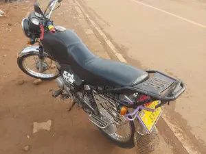 TVS King Cargo 2011 Red