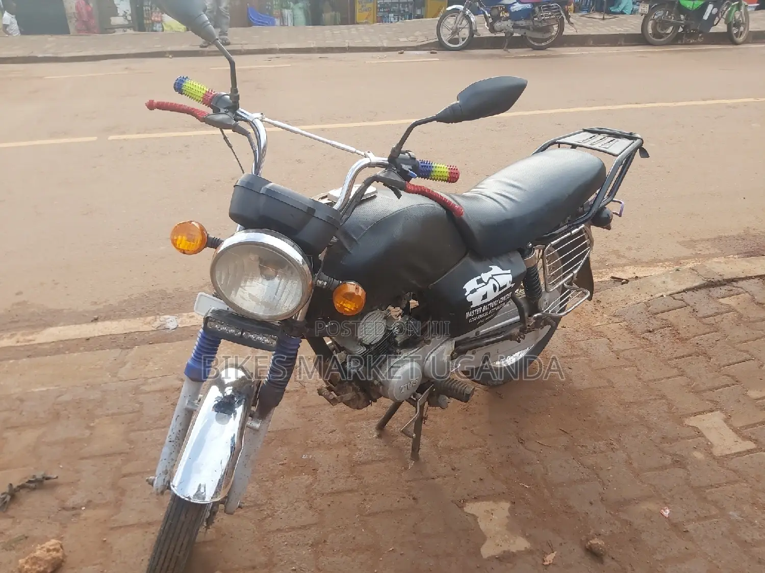 TVS King Cargo 2011 Red