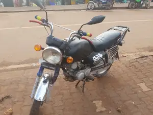TVS King Cargo 2011 Red
