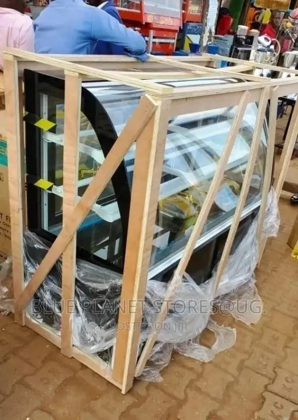 Pastry/Cake Curved Display Chiller/Freezer || MEDIUM CABINET
