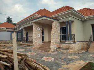 Furnished 4bdrm House in Kira for Sale