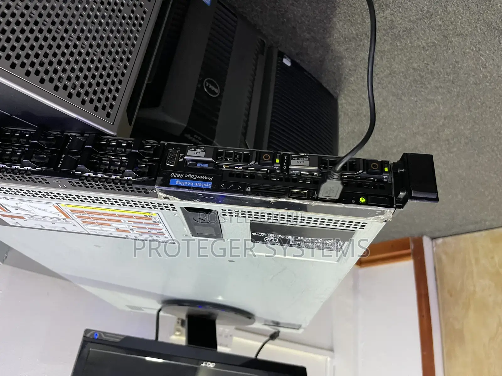 Server Dell PowerEdge R620 32GB Intel Xeon HDD+SSD 640GB