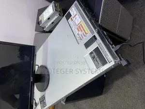 Server Dell PowerEdge R620 32GB Intel Xeon HDD+SSD 640GB