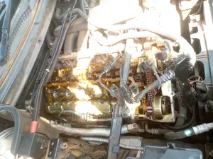 Replacing Top Cover Seal of BMW